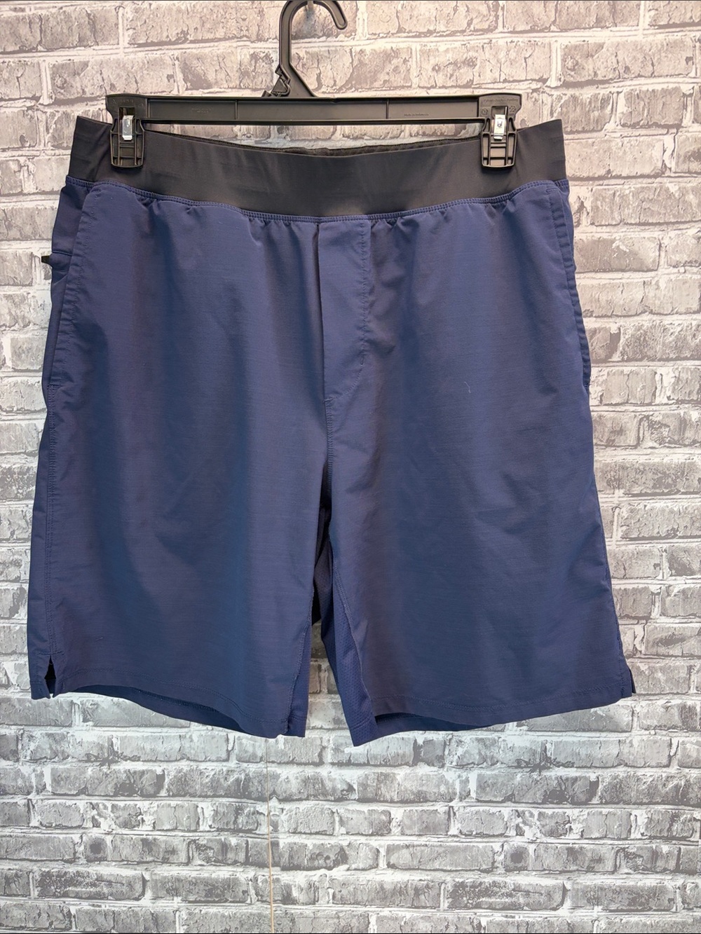 Fabletic Men's Athletic Stretch Shorts in Navy with Black Waistband